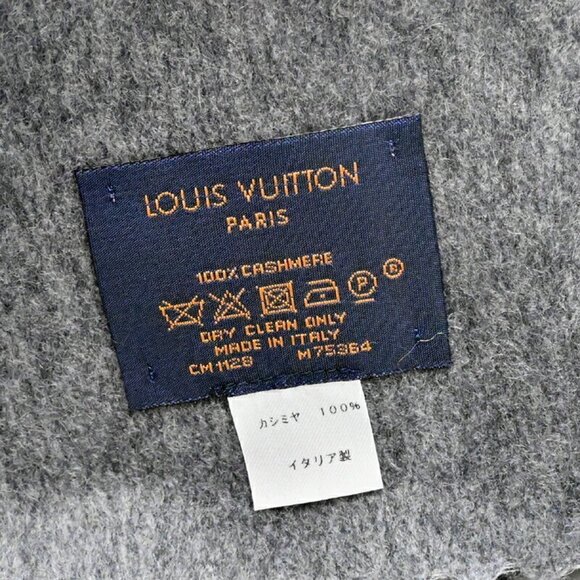LOUIS VUITTON Gray Scarf - Picture 4 of 4